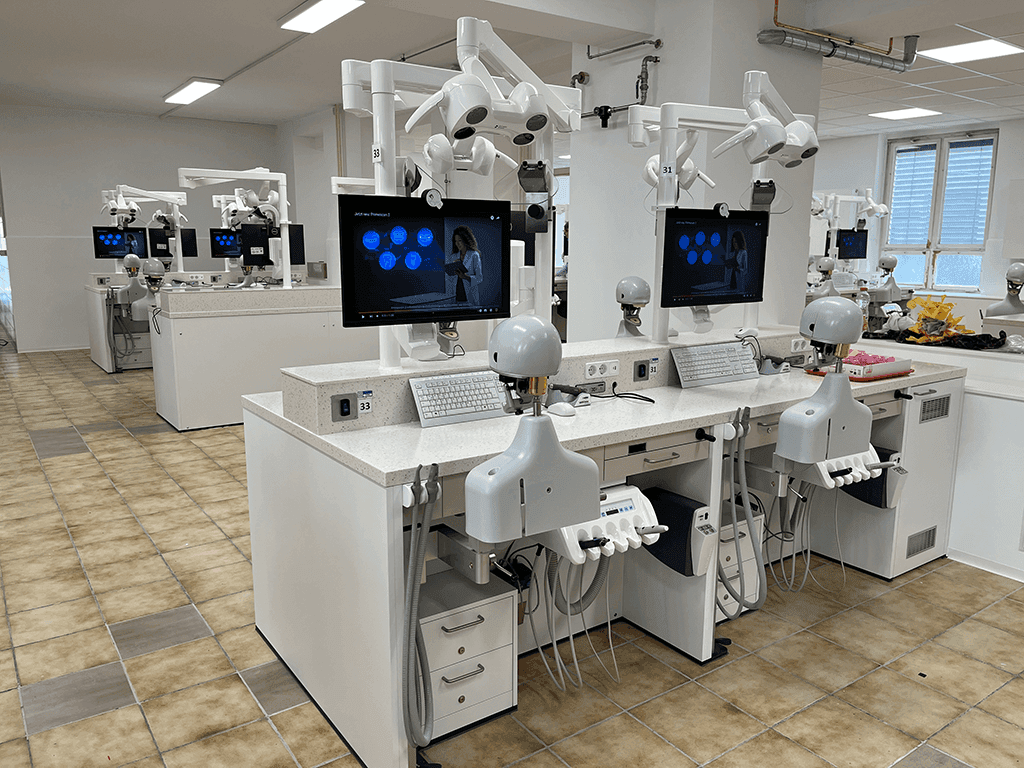 محطات محاكاة طب الأسنان في مستشفى جامعة يينا