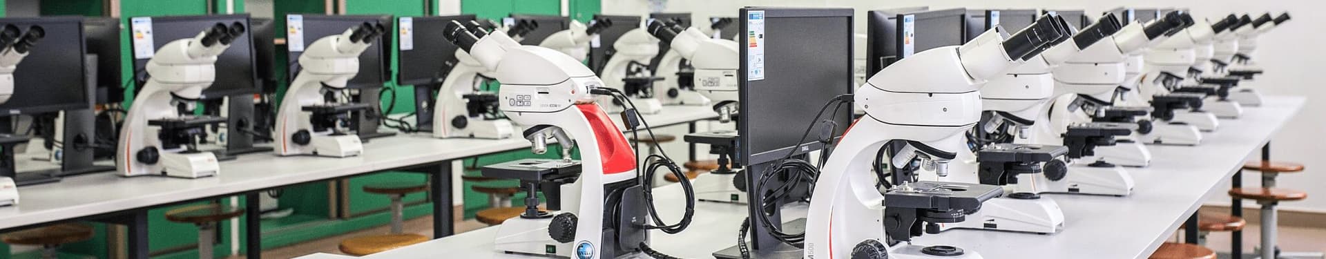 صورة رئيسية لمختبر المجاهر في جامعة وارسو ضمن دراسة حالة من EBS