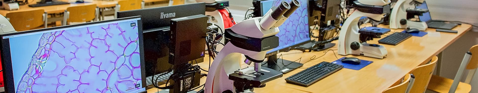 Image bannière du laboratoire de microscopie de la Warsaw University of Life Sciences avec alphadidact® Digital